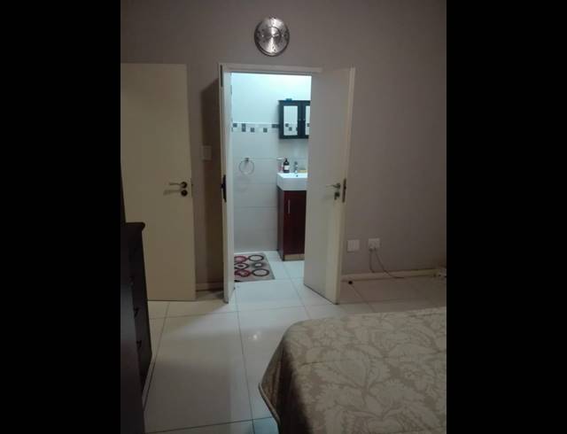 1 BEDROOM APARTMENT FOR SALE IN UMHLANGA RIDGE